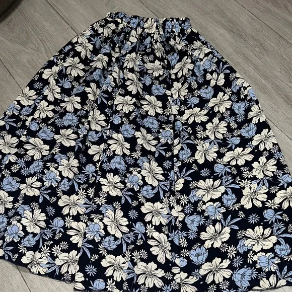 Navy and Cream Floral A-Line Skirt size XS - Picture 1 of 8